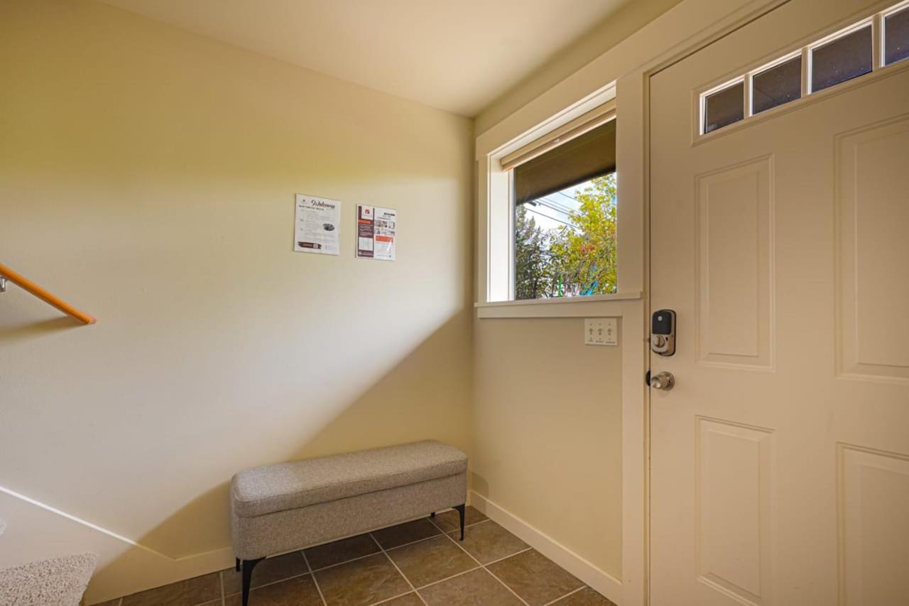 Stylish North Seattle Townhouse- Dual Master Suites Экстерьер фото