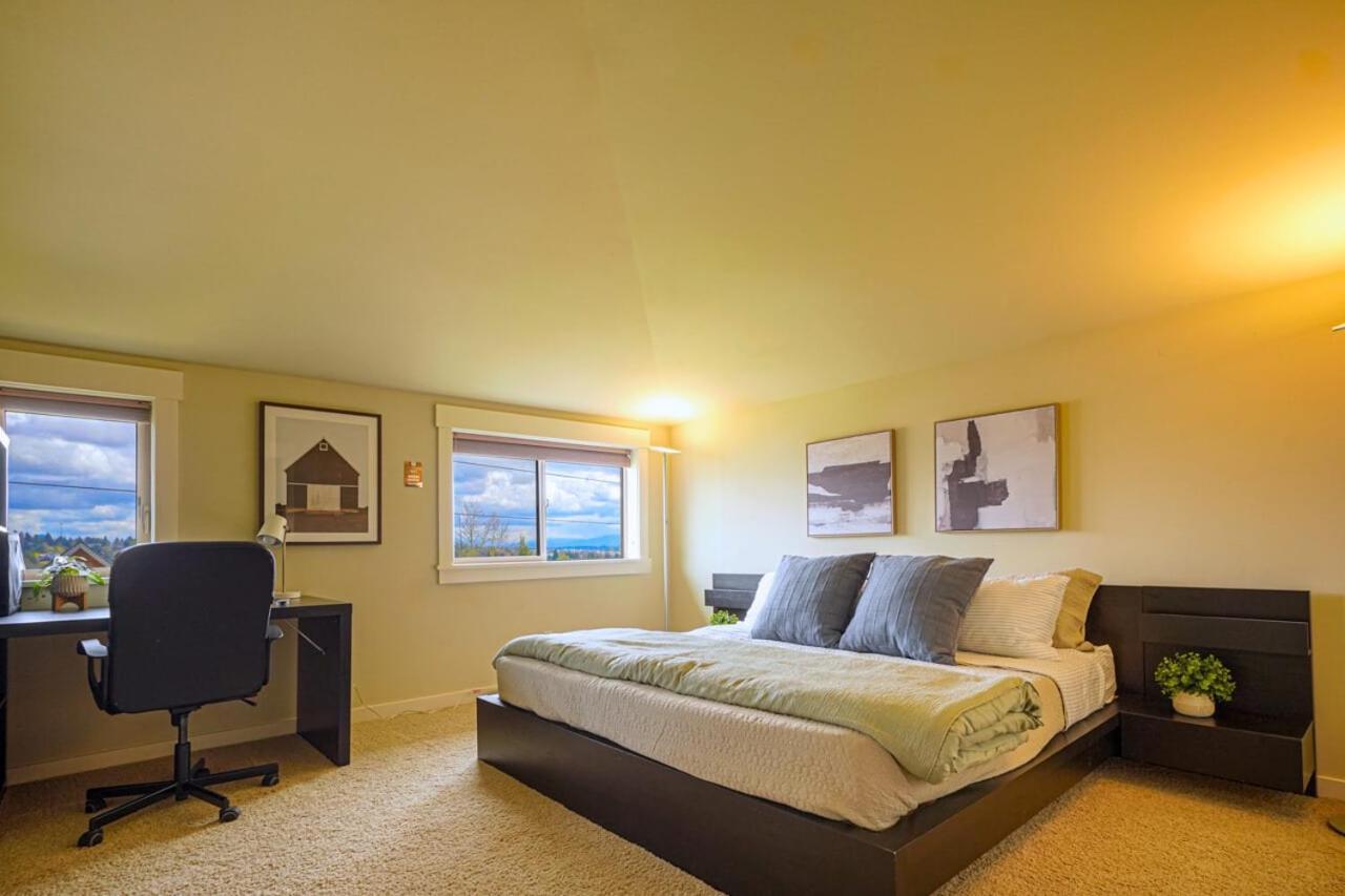 Stylish North Seattle Townhouse- Dual Master Suites Экстерьер фото