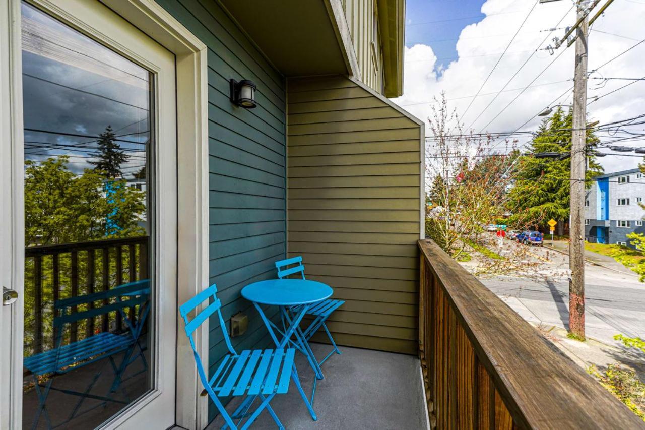 Stylish North Seattle Townhouse- Dual Master Suites Экстерьер фото