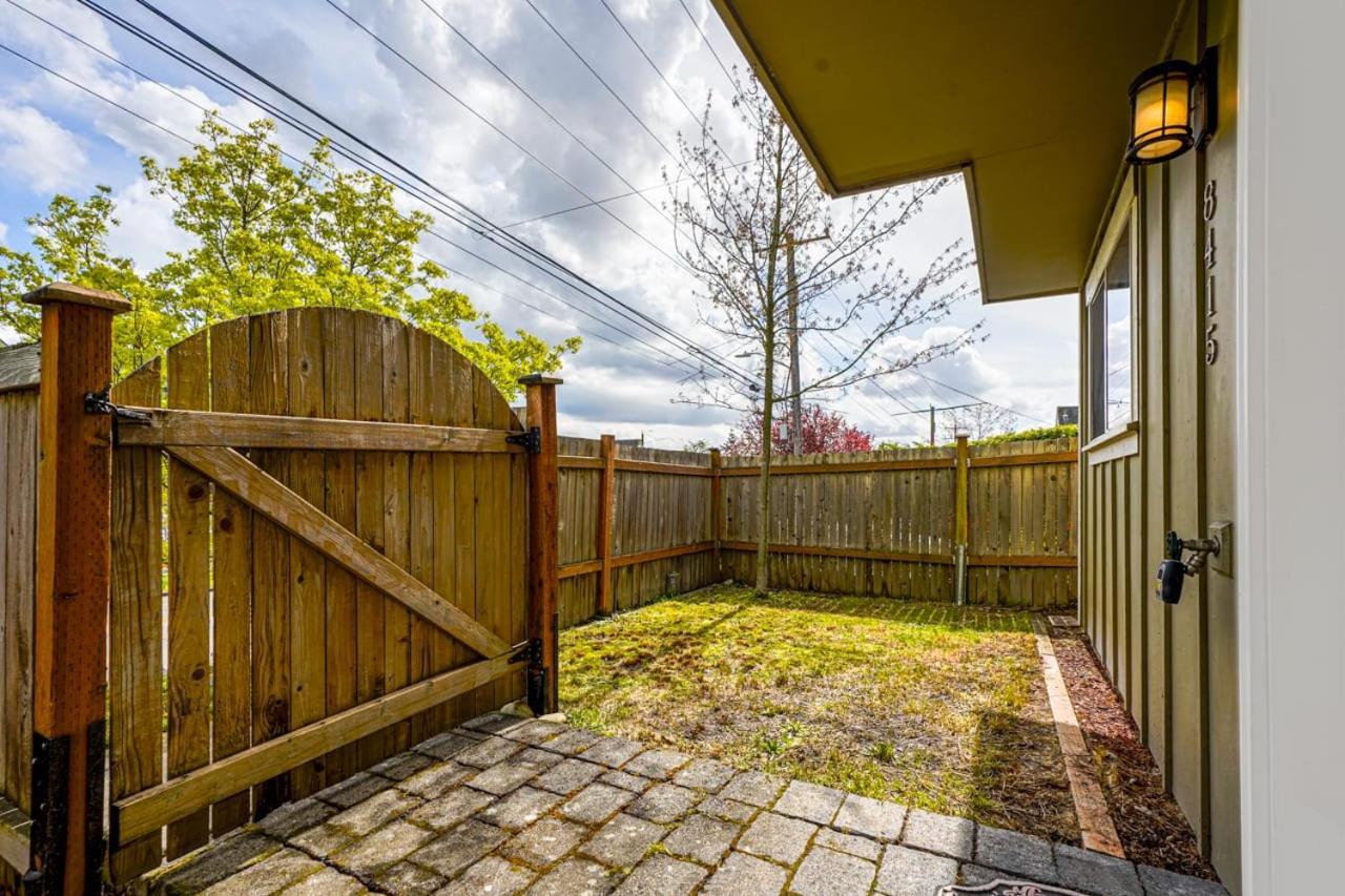 Stylish North Seattle Townhouse- Dual Master Suites Экстерьер фото