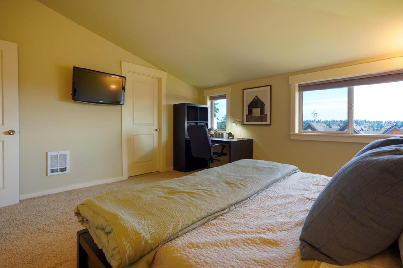 Stylish North Seattle Townhouse- Dual Master Suites Экстерьер фото