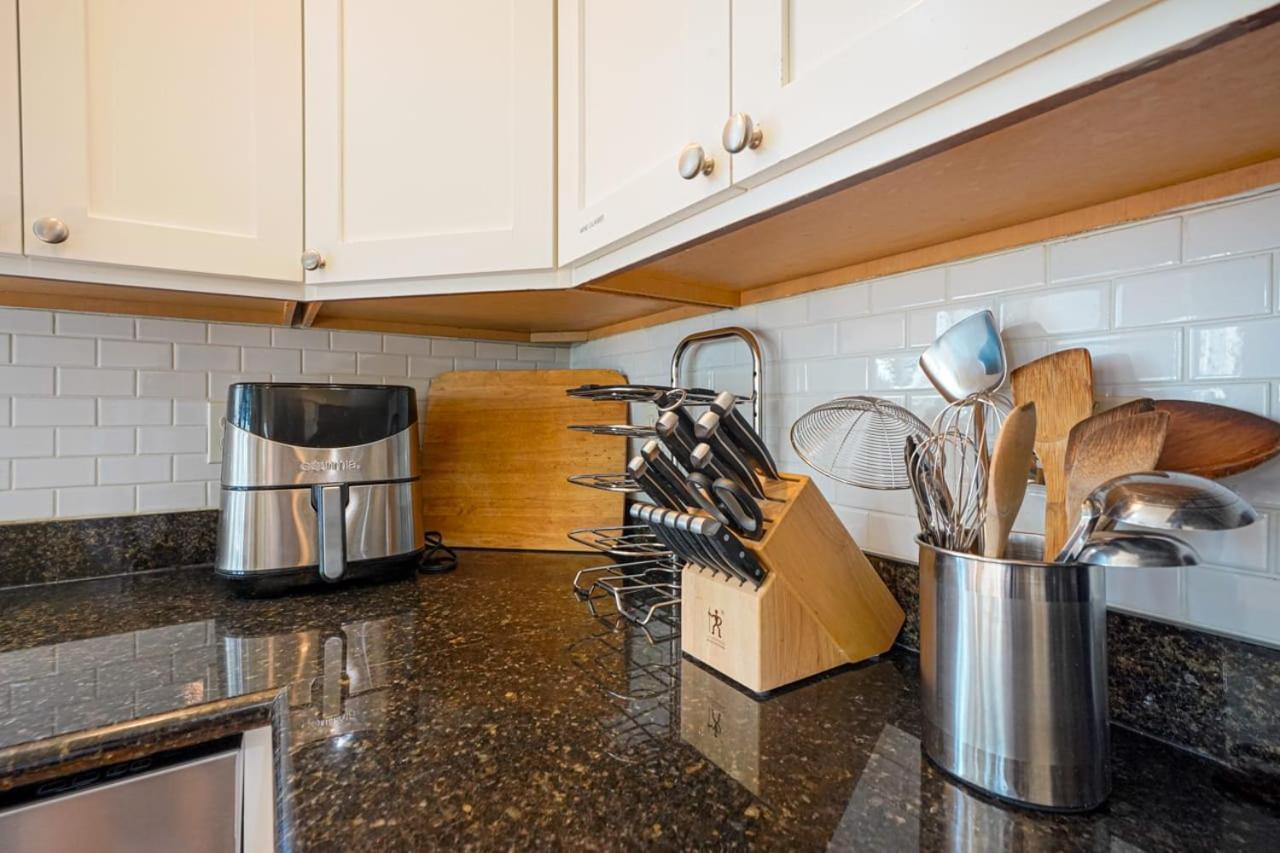 Stylish North Seattle Townhouse- Dual Master Suites Экстерьер фото
