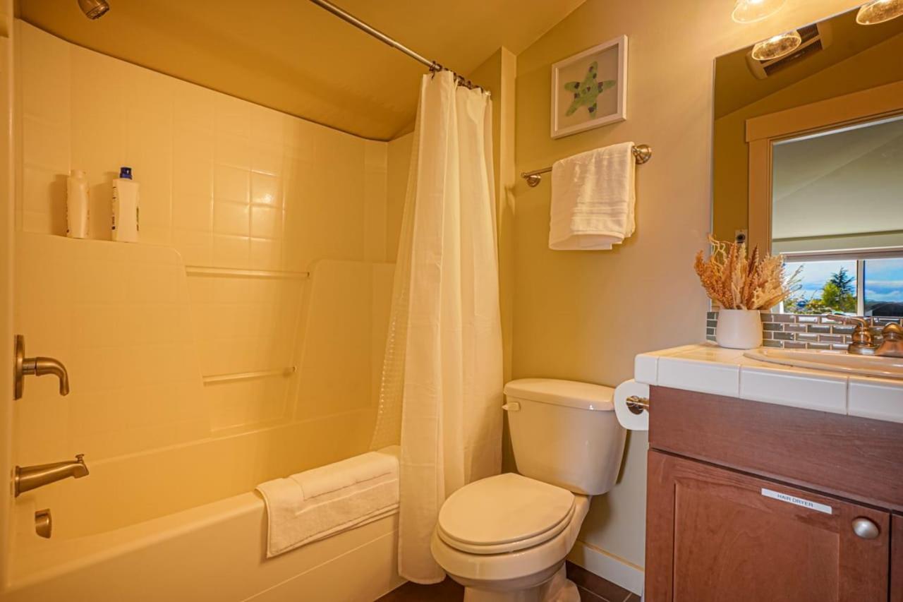 Stylish North Seattle Townhouse- Dual Master Suites Экстерьер фото