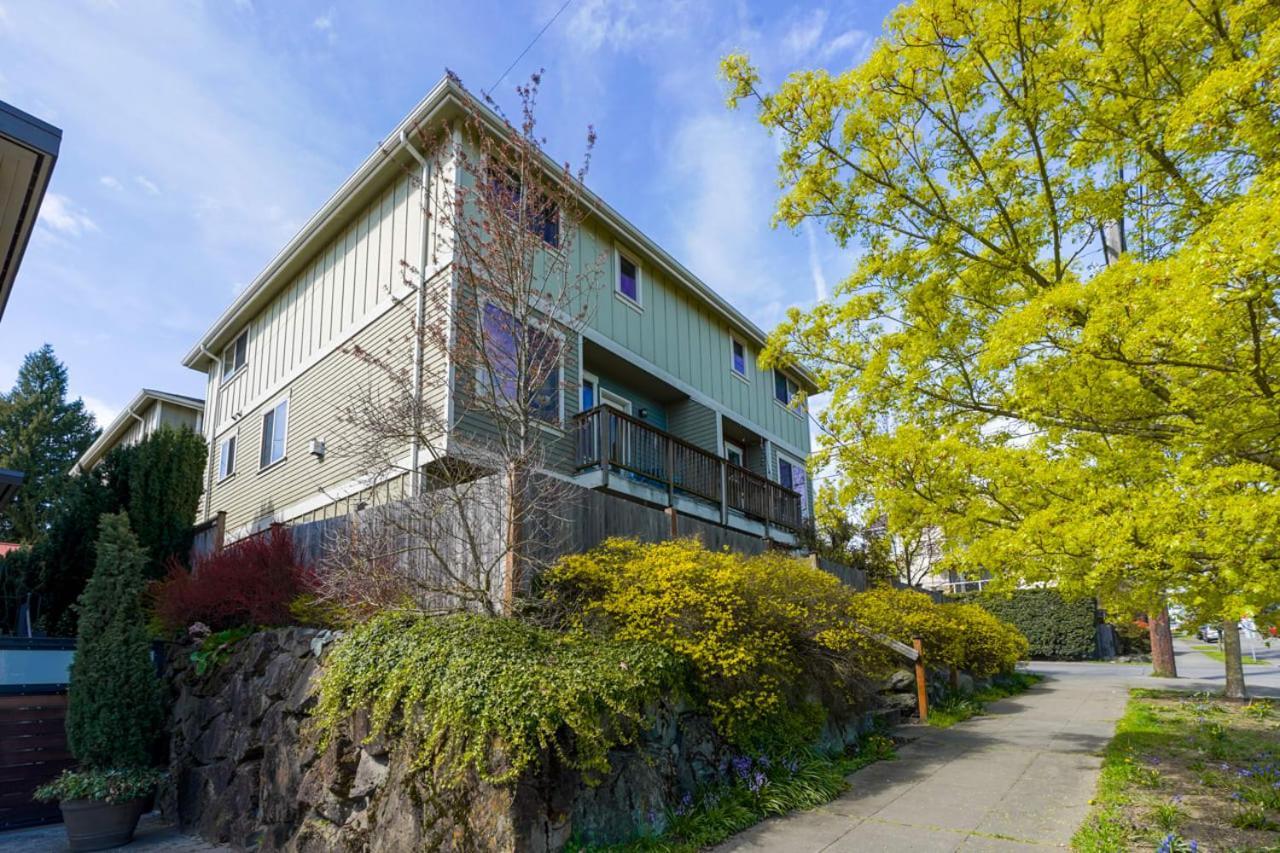 Stylish North Seattle Townhouse- Dual Master Suites Экстерьер фото