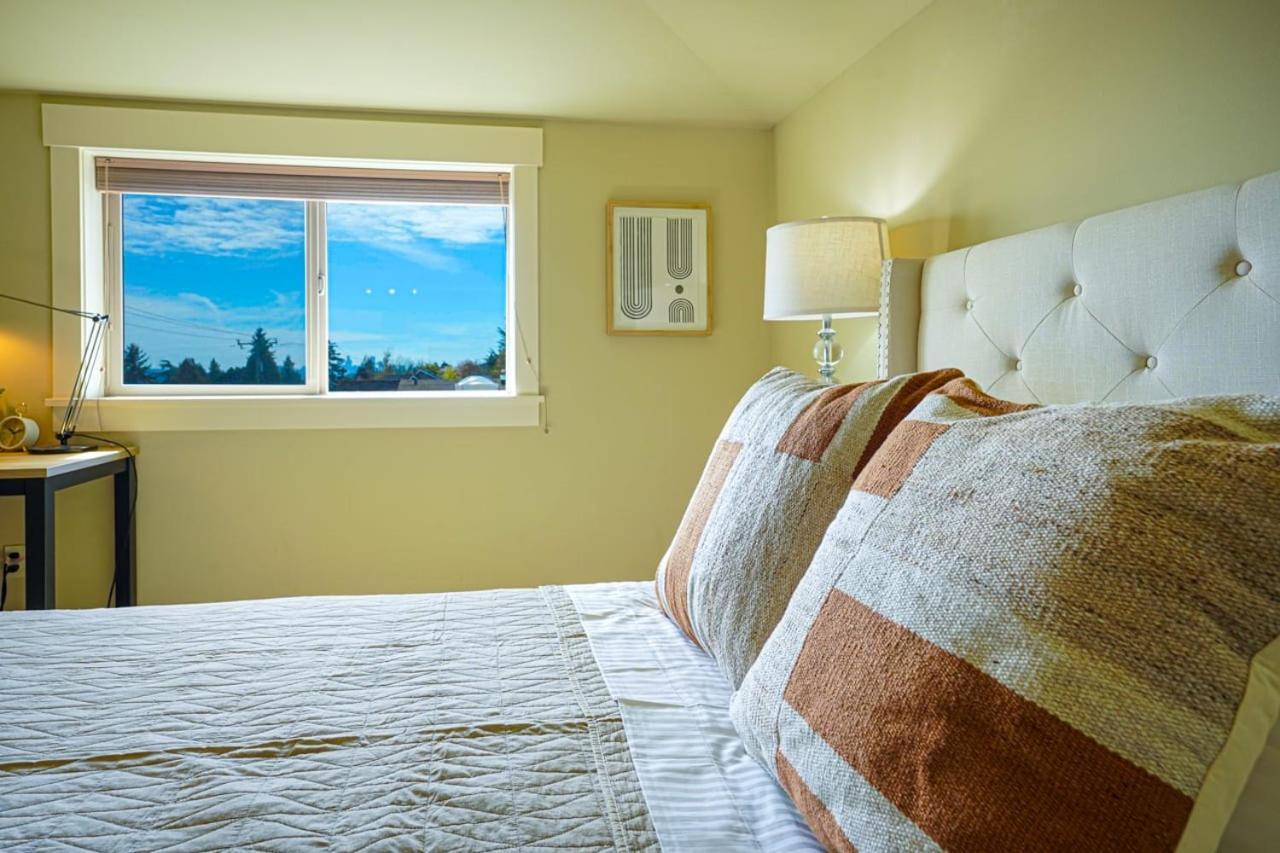 Stylish North Seattle Townhouse- Dual Master Suites Экстерьер фото