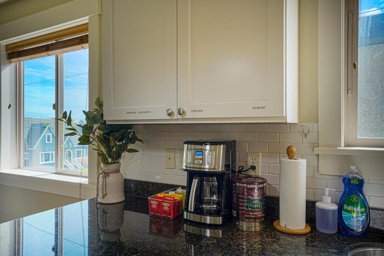 Stylish North Seattle Townhouse- Dual Master Suites Экстерьер фото