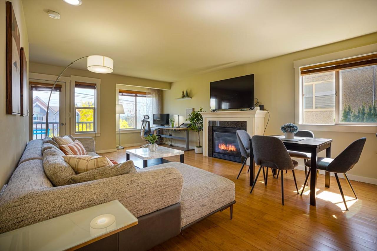 Stylish North Seattle Townhouse- Dual Master Suites Экстерьер фото